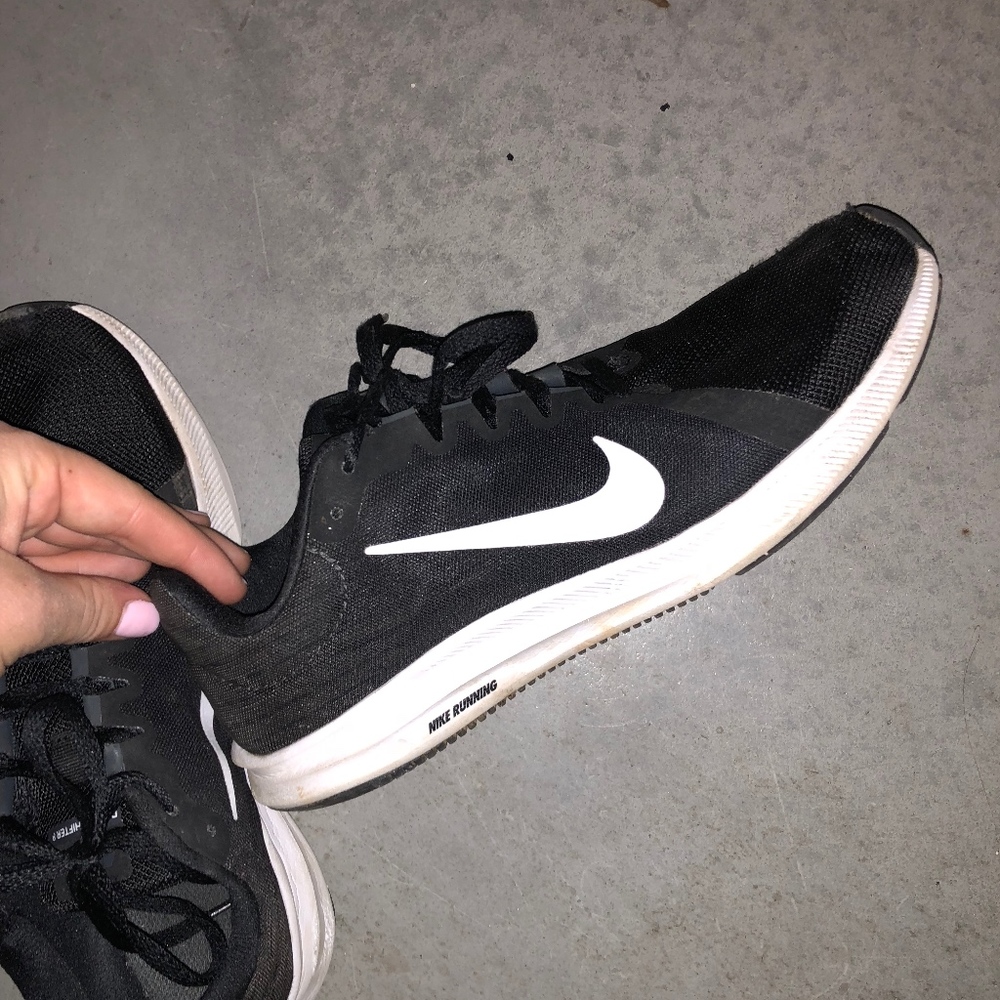 Black Nike tennis shoes